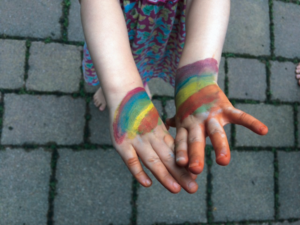 bunte Kinderhände, Fotografin: Catrin Otto